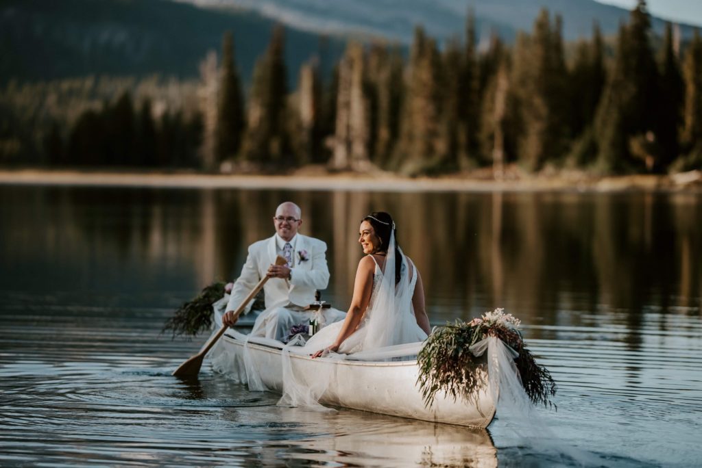 canoe wedding photos sparks lake bend oregon photographer